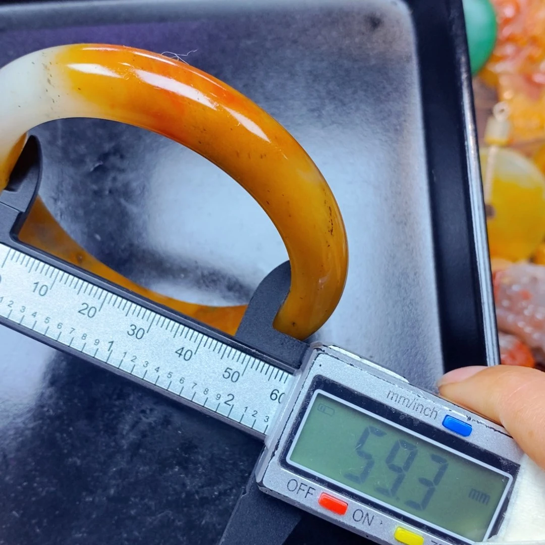 石英质玉（黄龙玉）未镶嵌颈饰