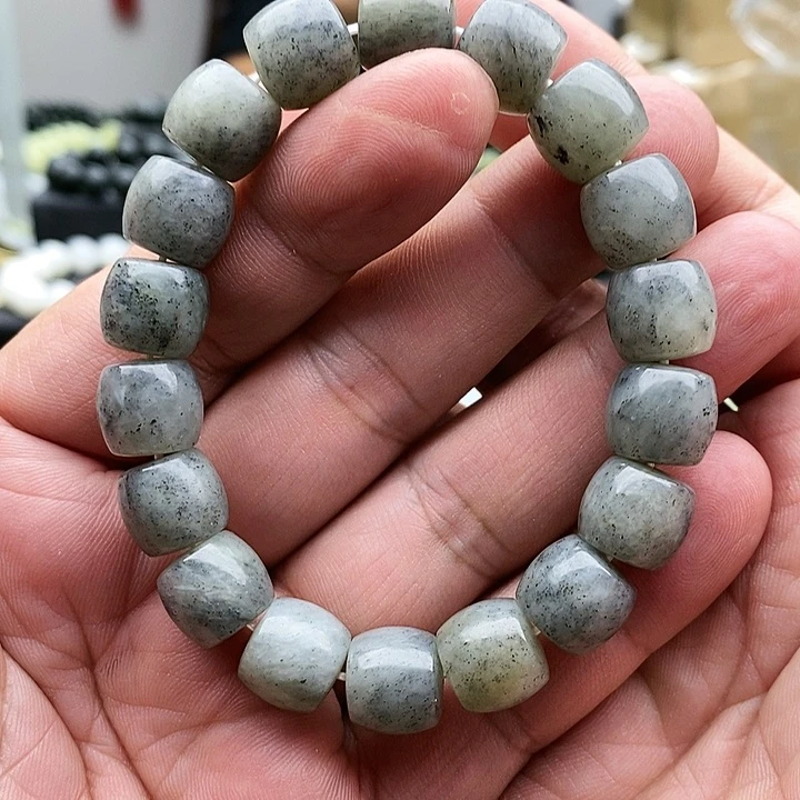 【闪购商品】未镶嵌手链和田玉12直切青花