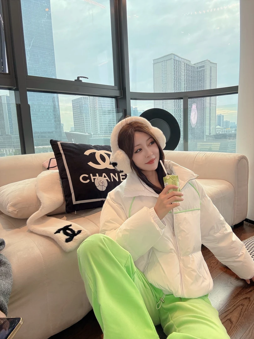 【LUXINIUYA】小暖炉 谬系白鸭绒撞色线条轻盈不压身羽绒服 #QDS368