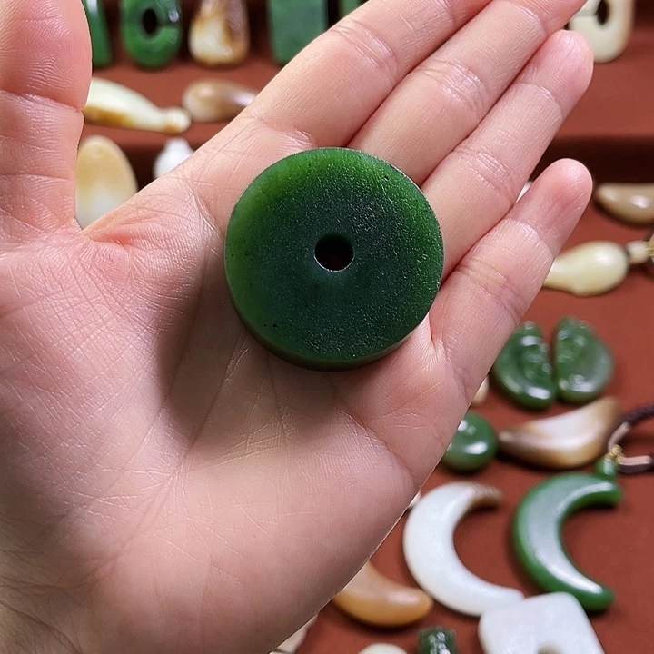 舜***水和田玉未镶嵌颈饰