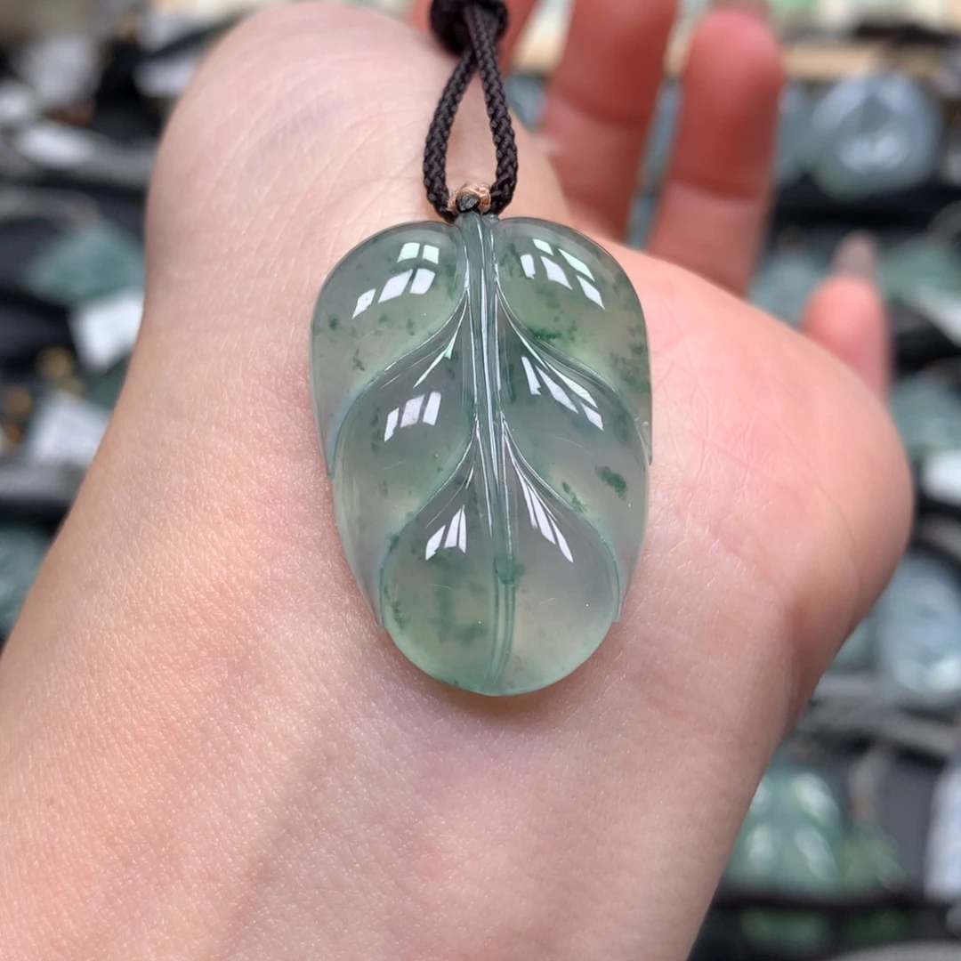 翡翠颈饰未镶嵌叶子