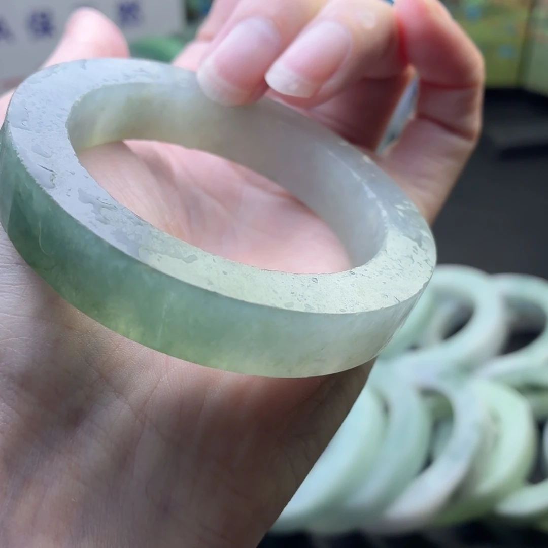 定制翡翠未镶嵌手镯海蓝之谜起刚起荧光