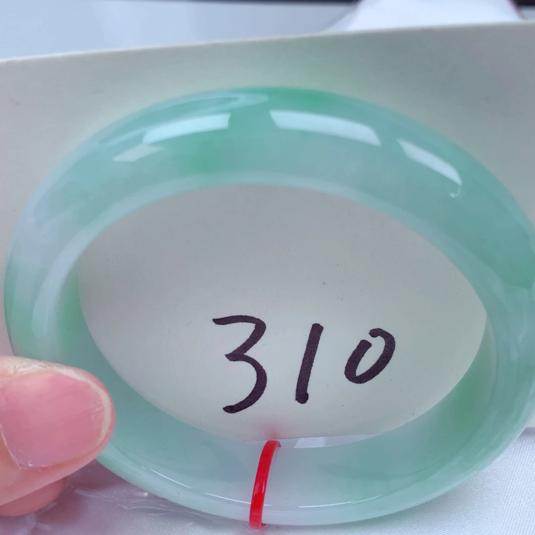 翡翠手镯未镶嵌翡翠