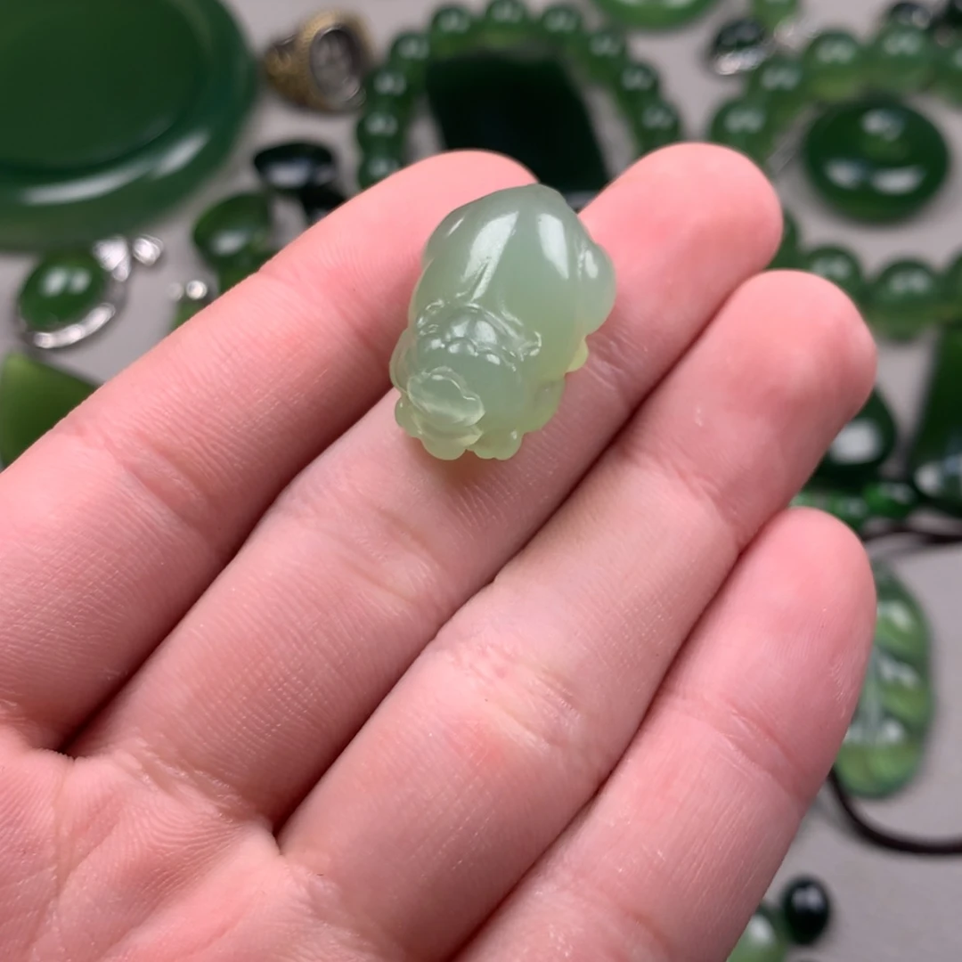 【闪购商品】蛇纹石玉岫玉卡12珠瑕未镶嵌