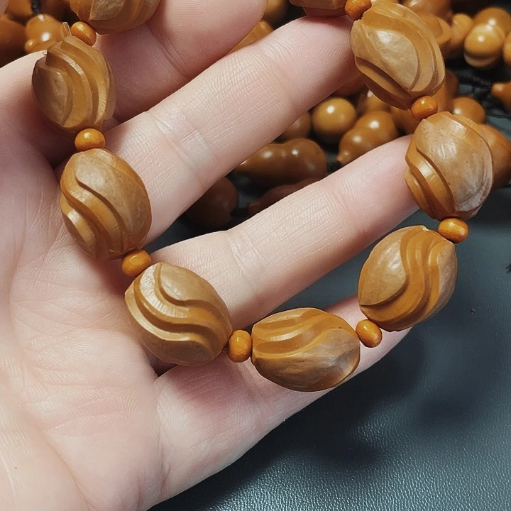 扭转乾坤，橄榄核雕工艺