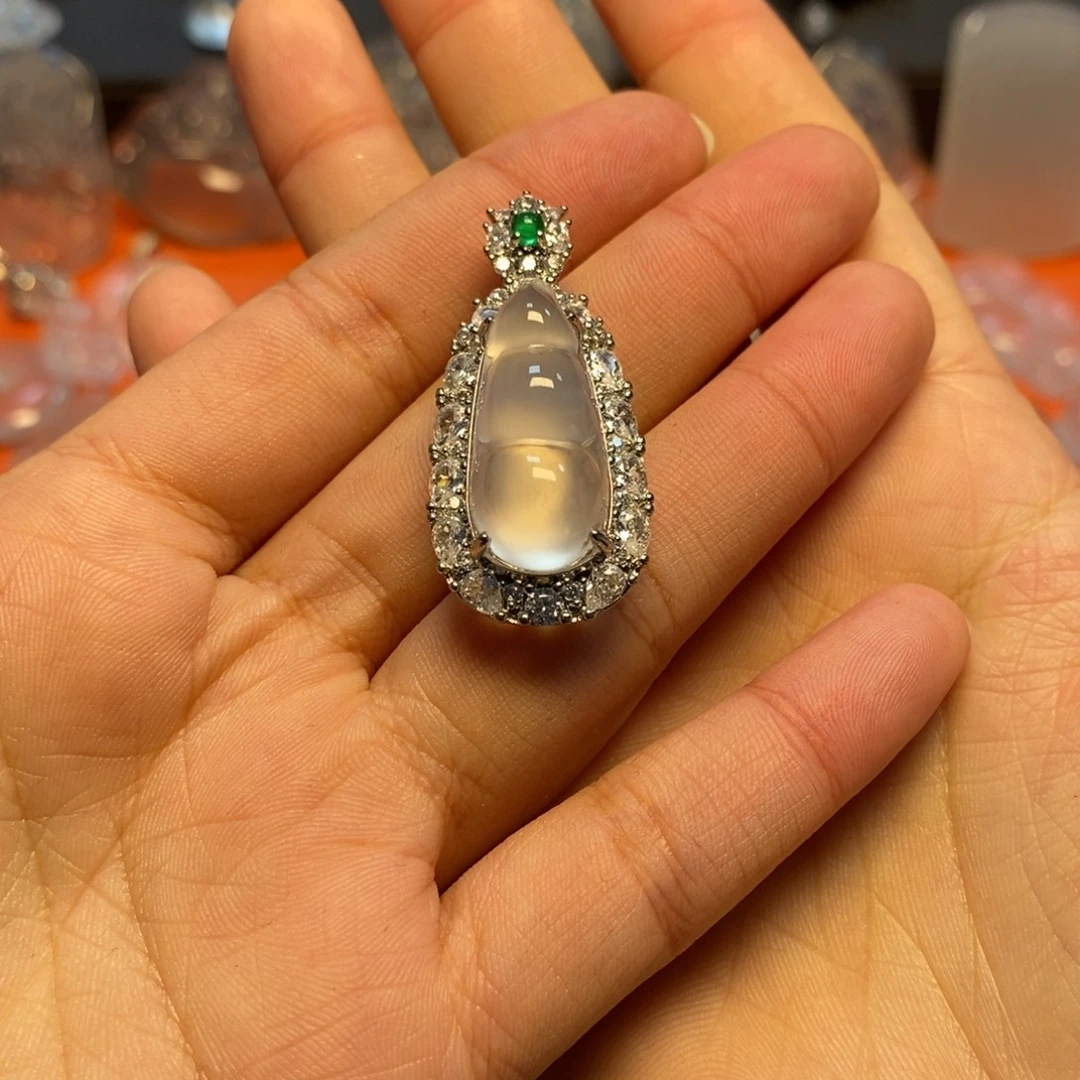 富***久石英质玉合金颈饰