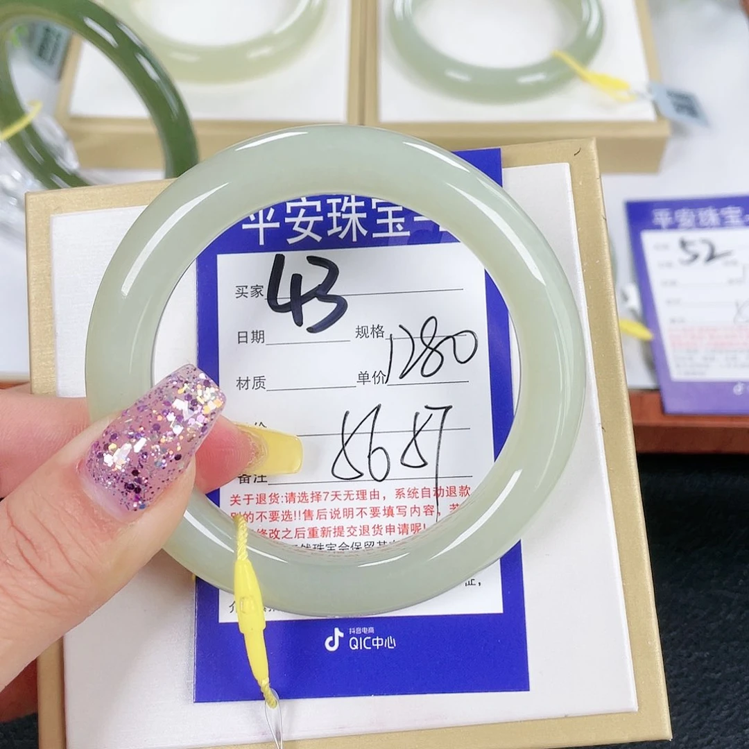 和田玉手镯未镶嵌