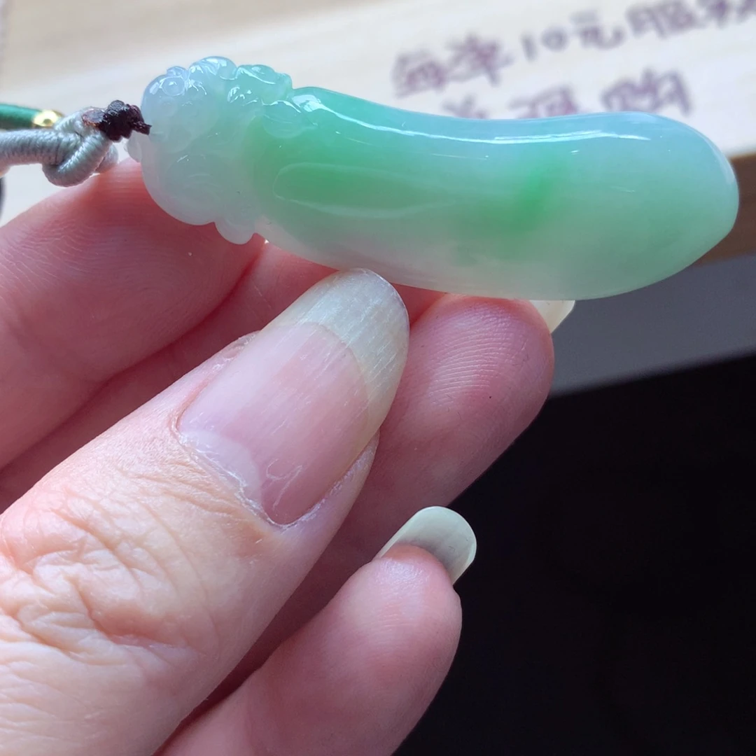 翡翠颈饰未镶嵌吊坠