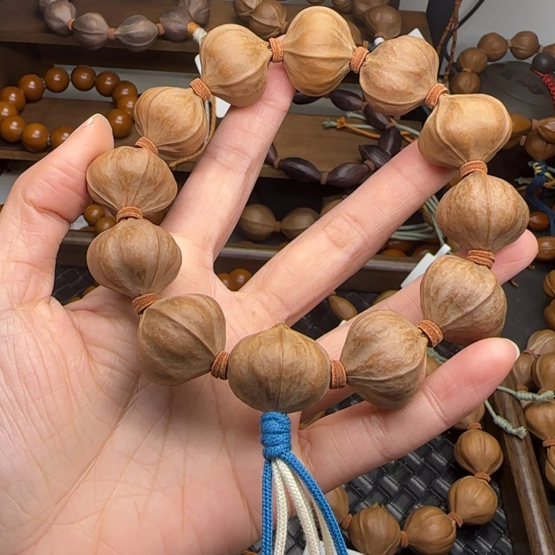 手串橄榄核22。2.35*2.2四花