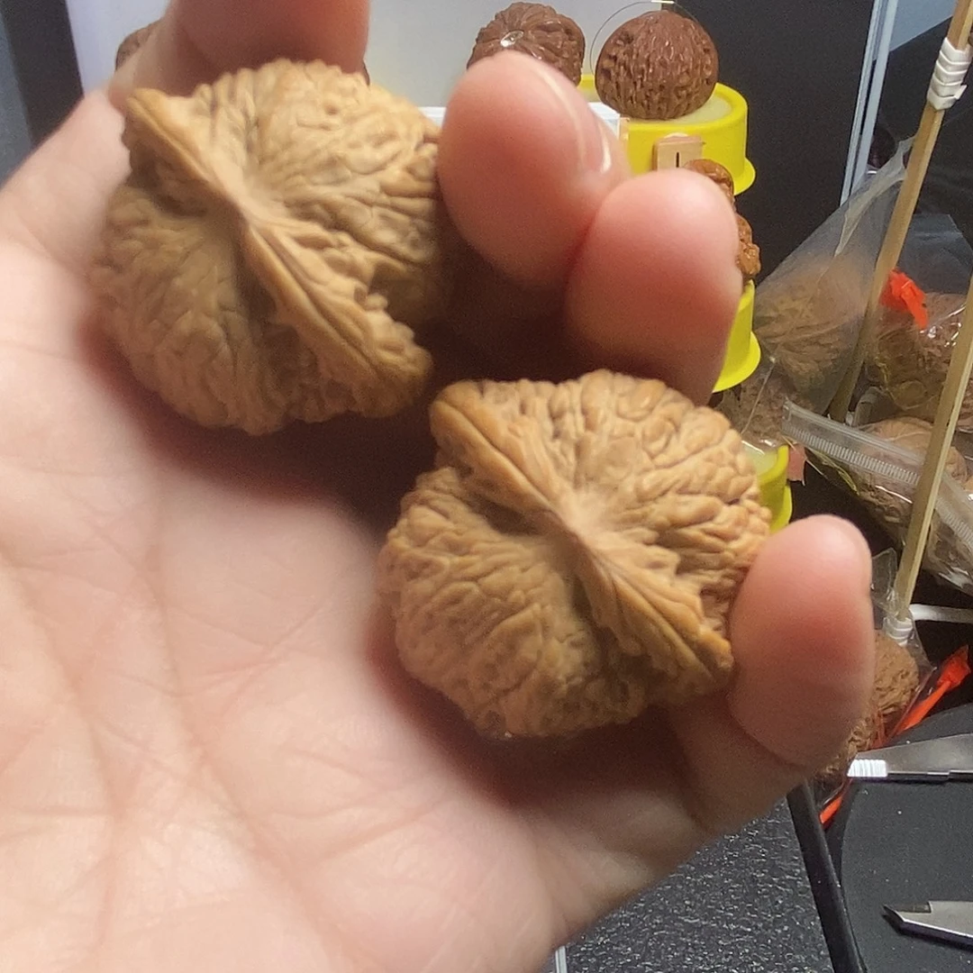 文玩核桃吊坠红宝石38