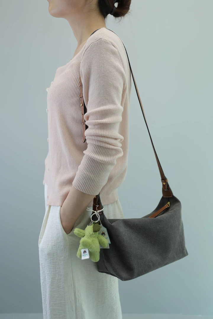 【DONGNARL】新款女士单肩斜挎秋千吊床包中号饭盒包经典简约百搭