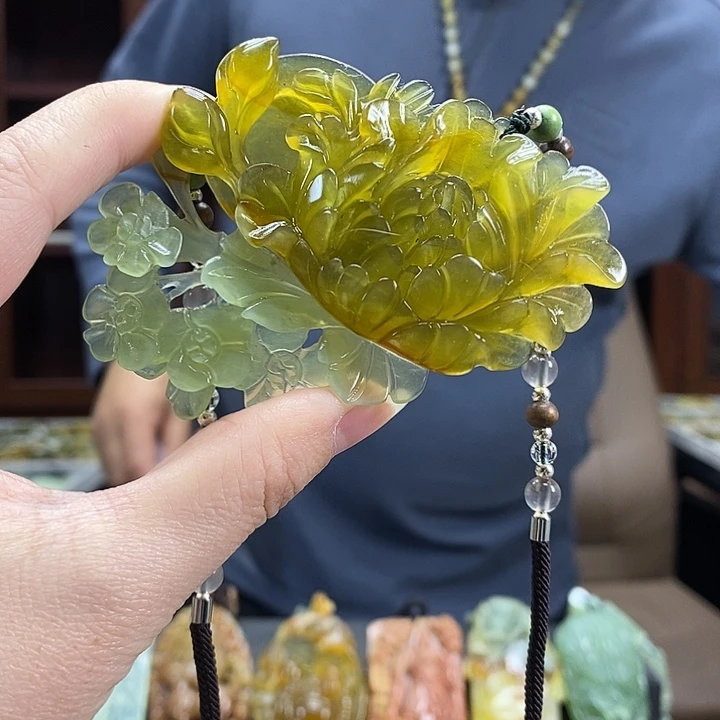 蛇纹石玉未镶嵌颈饰