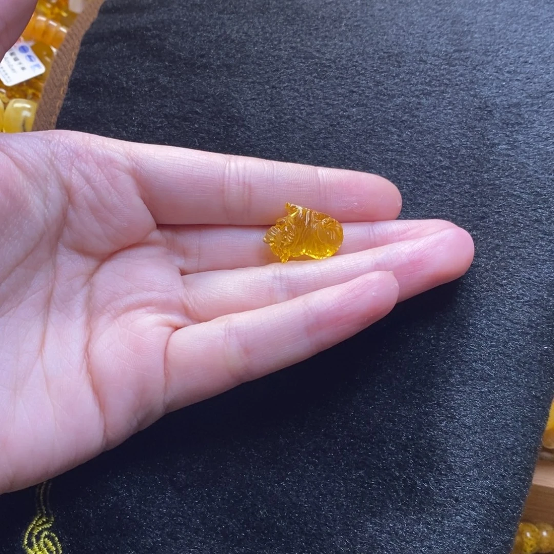 琥珀未镶嵌珠宝奇石