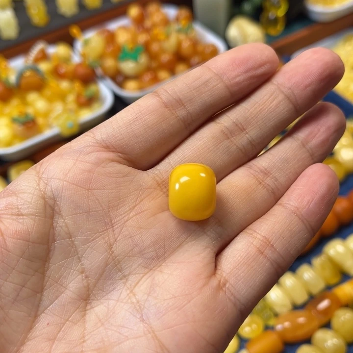 琥珀未镶嵌裸石 卡15大加老蜡墩