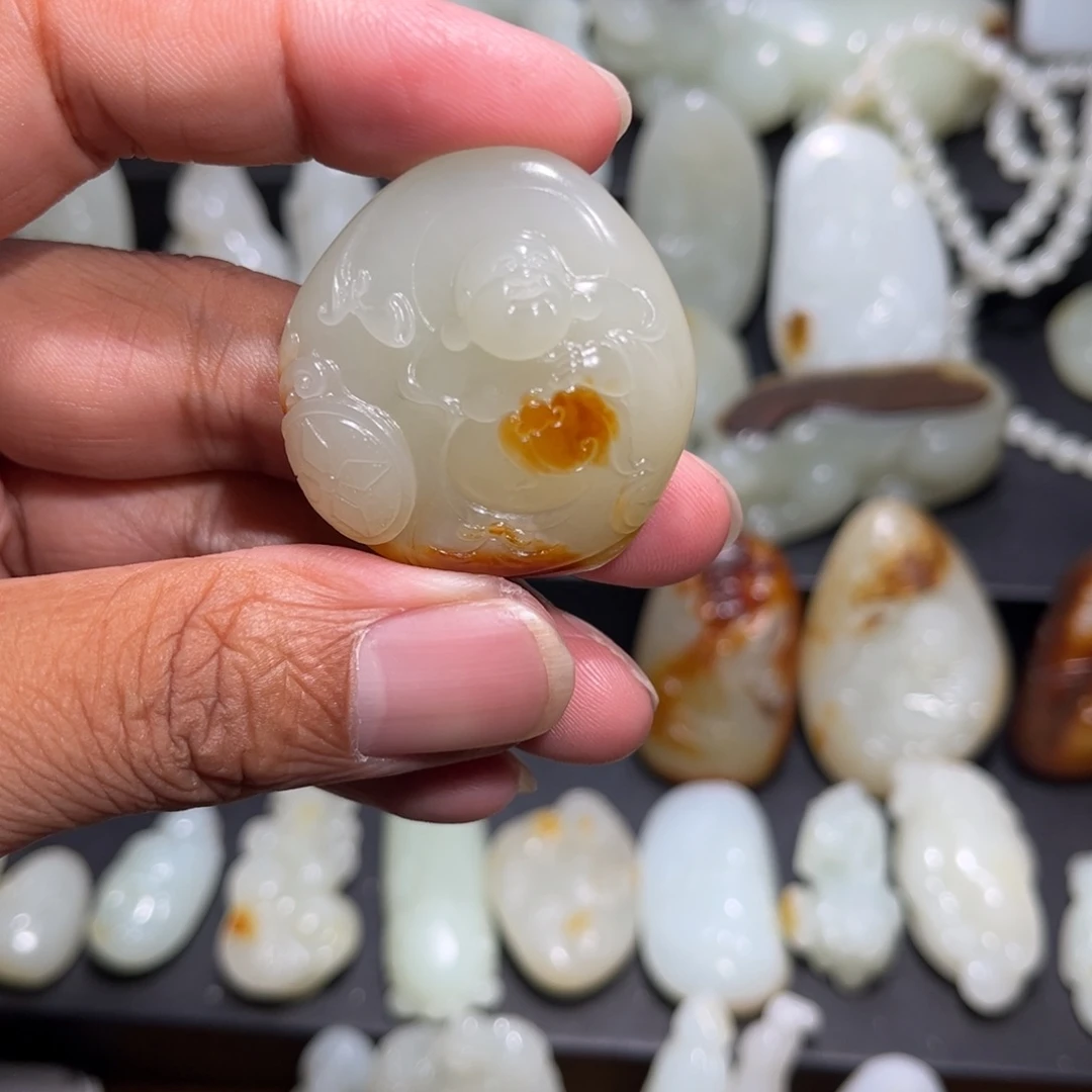 渡***^和田玉未镶嵌颈饰