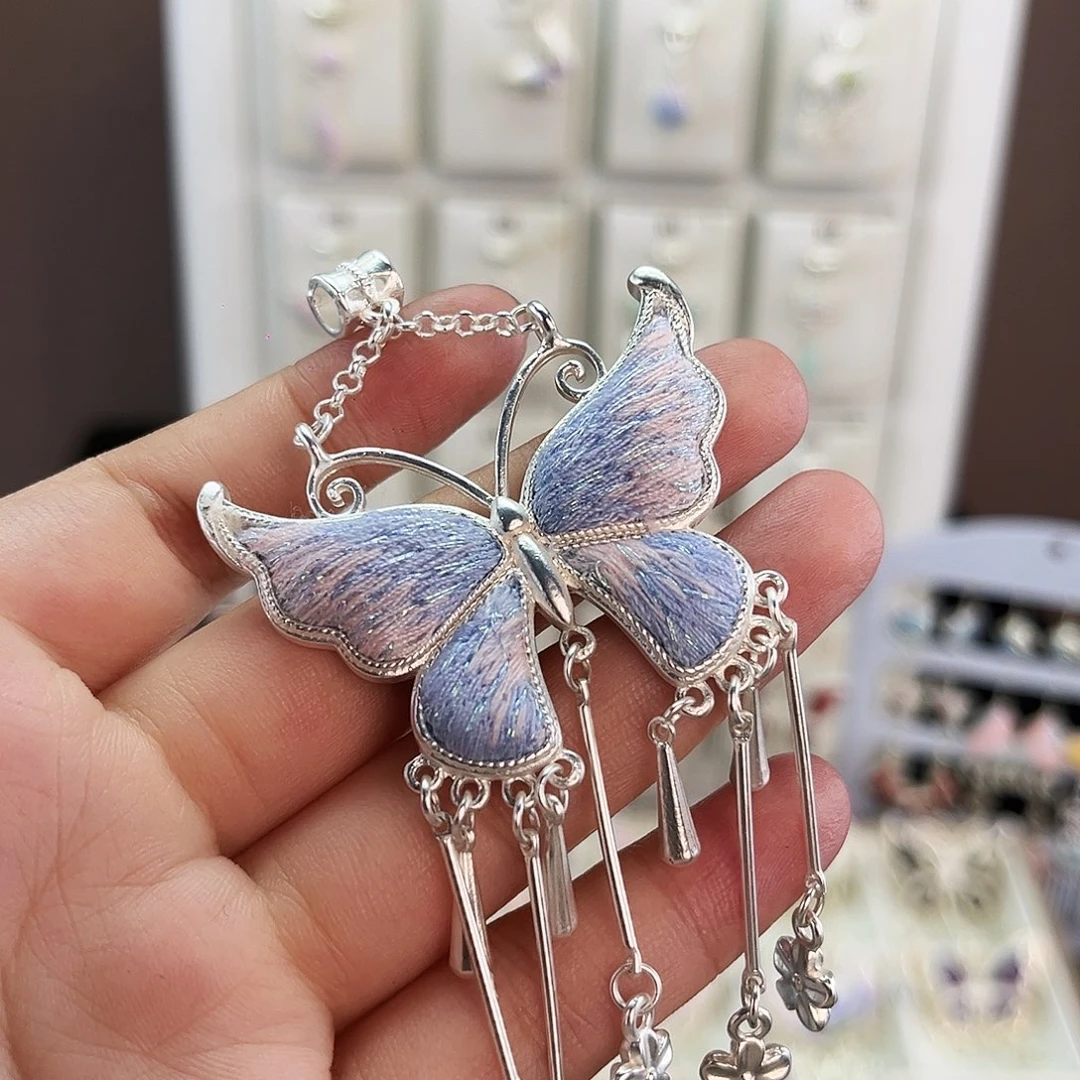 布艺合金蝴蝶吊坠