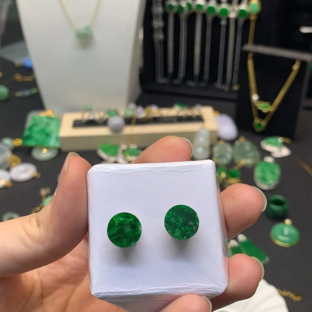 翡翠未镶嵌颈饰有纹裂