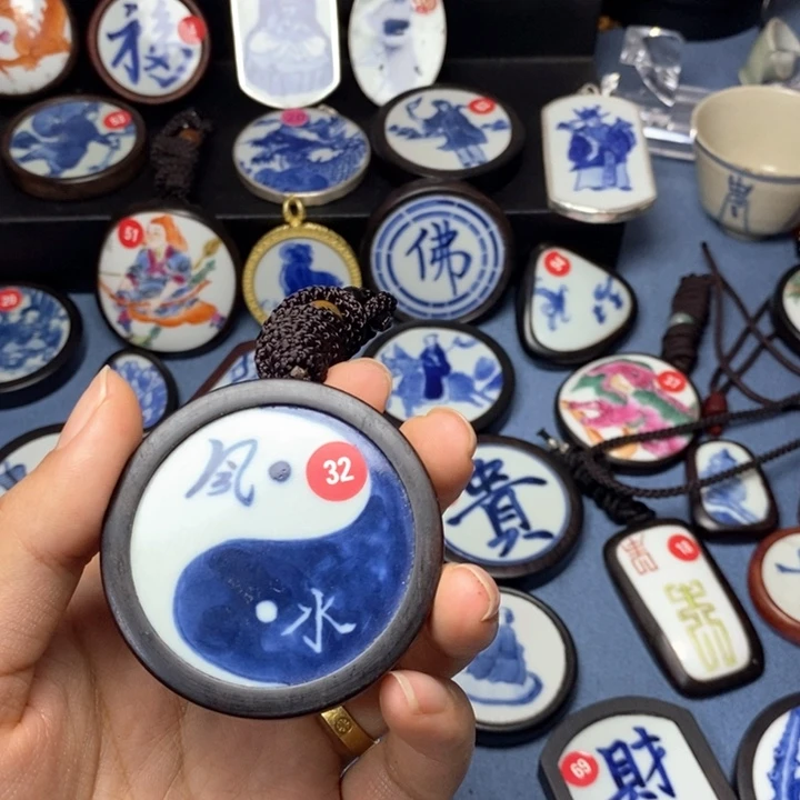茶盏嘉****哥瓷片挂件