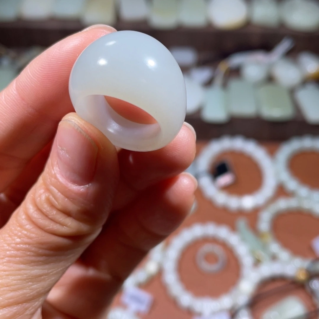 和田玉（糖玉）未镶嵌颈饰