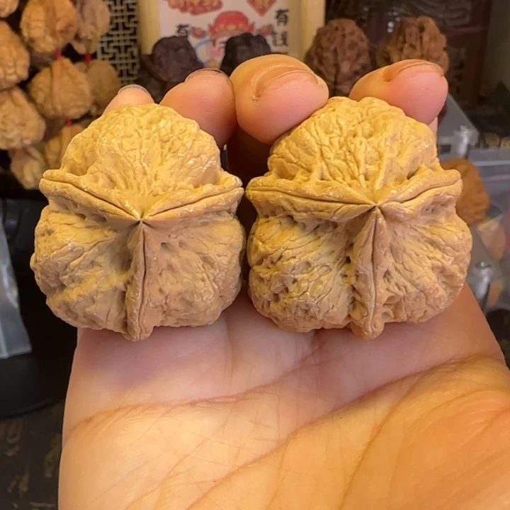 文玩核桃吊坠有沙眼不退不换