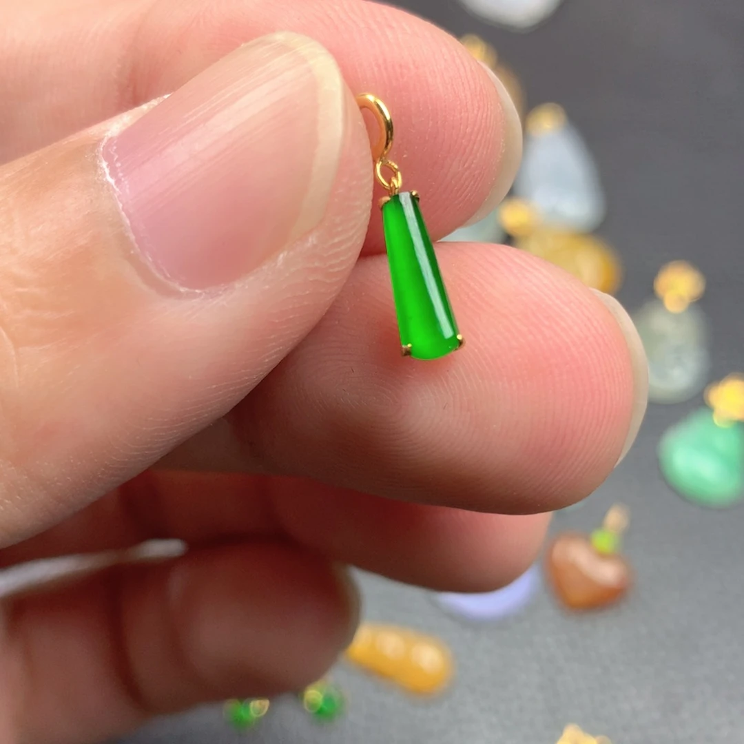 【闪购商品】颈饰18K金镶嵌翡翠翡翠