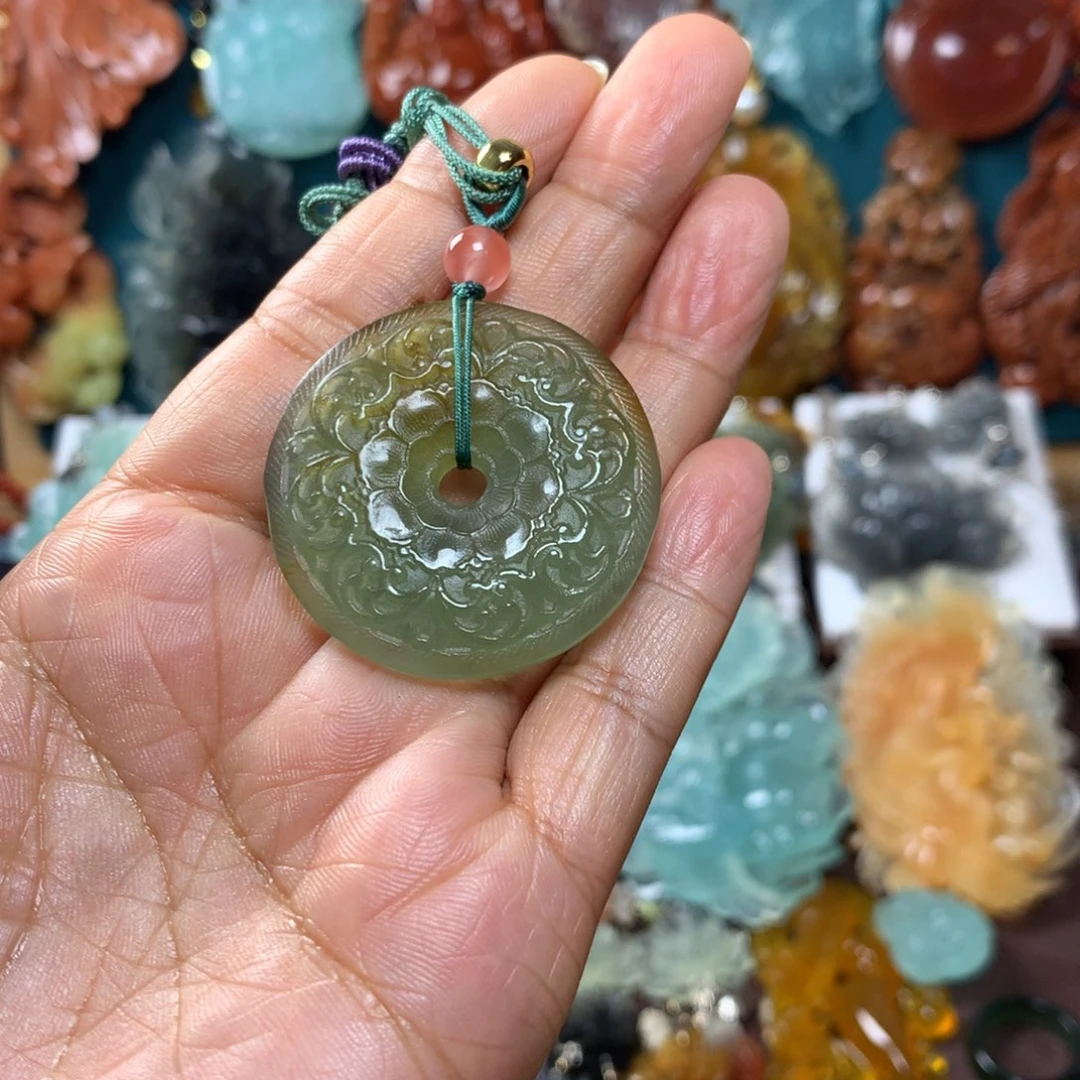 蛇纹石玉挂坠未镶嵌