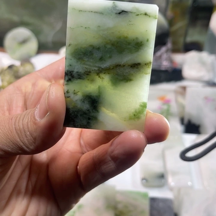 独山玉未镶嵌颈饰