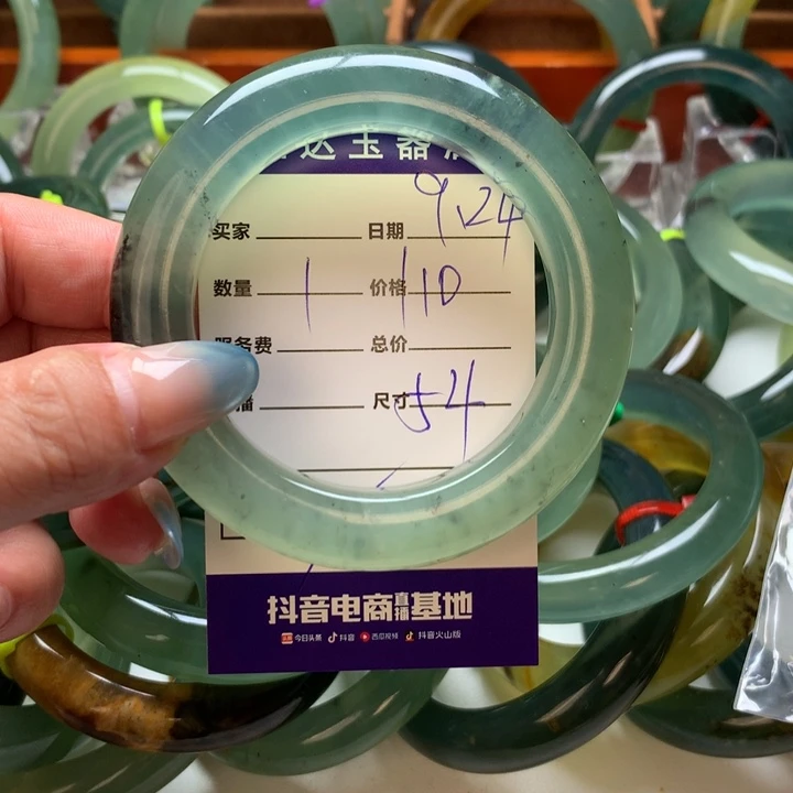 丿***未镶嵌岫玉手镯手