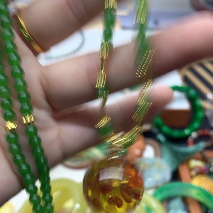 颈饰未镶嵌翡翠吊坠