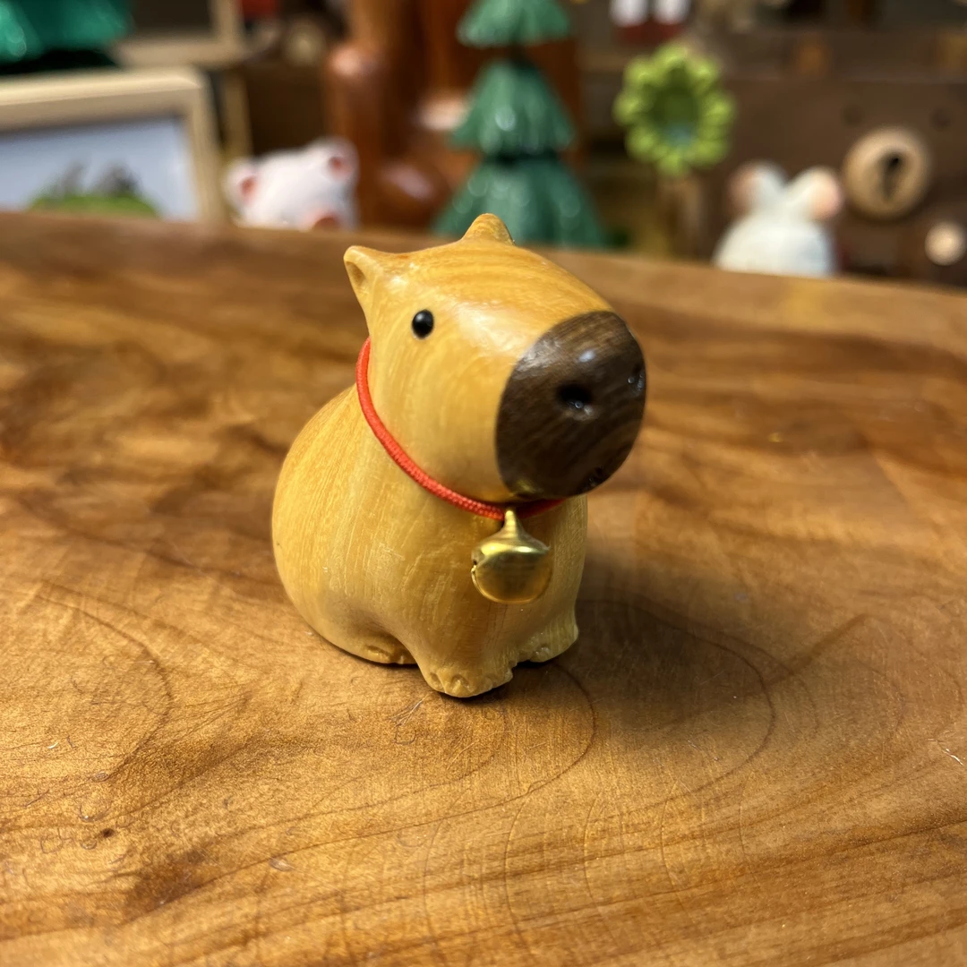 木雕卡皮巴拉室内家居办公桌装饰品实木小礼品玩物