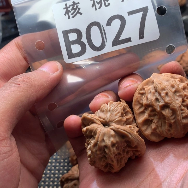 心***向吊坠文玩核桃白蛇骨