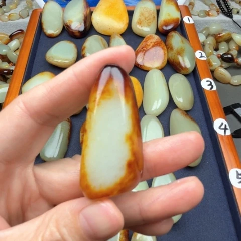 和田玉颈饰未镶嵌鱼***金
