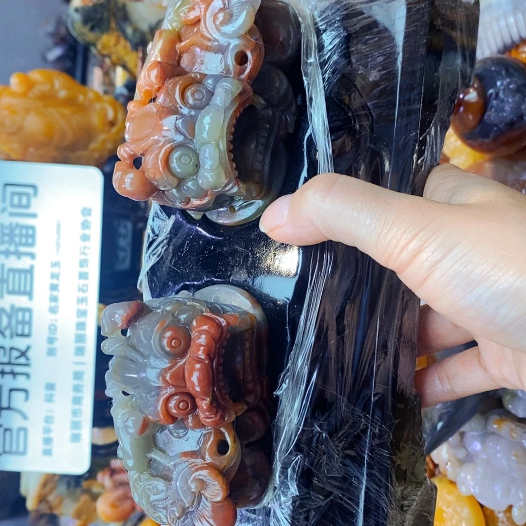 未镶嵌石英质玉（黄龙玉）颈饰