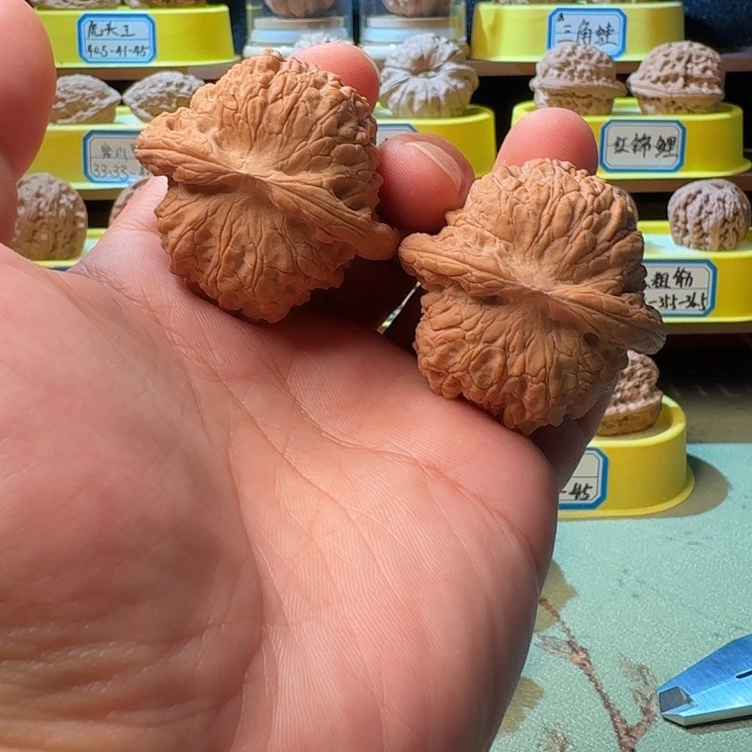 文玩核桃吊坠血麒麟45全品