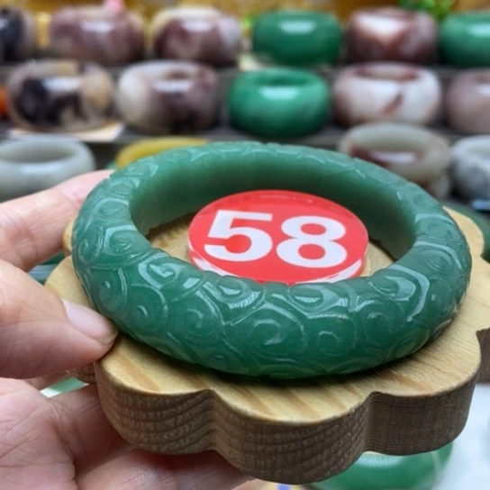 未镶嵌手镯石英质玉