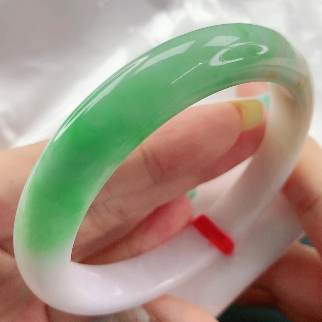 翡翠手镯未镶嵌，156