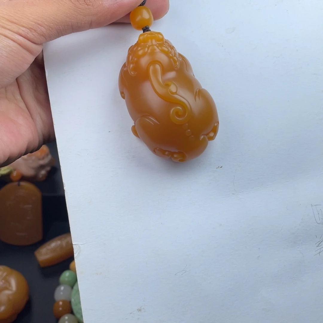剑***水石英质玉（缅黄）未镶嵌吊坠(赠链)