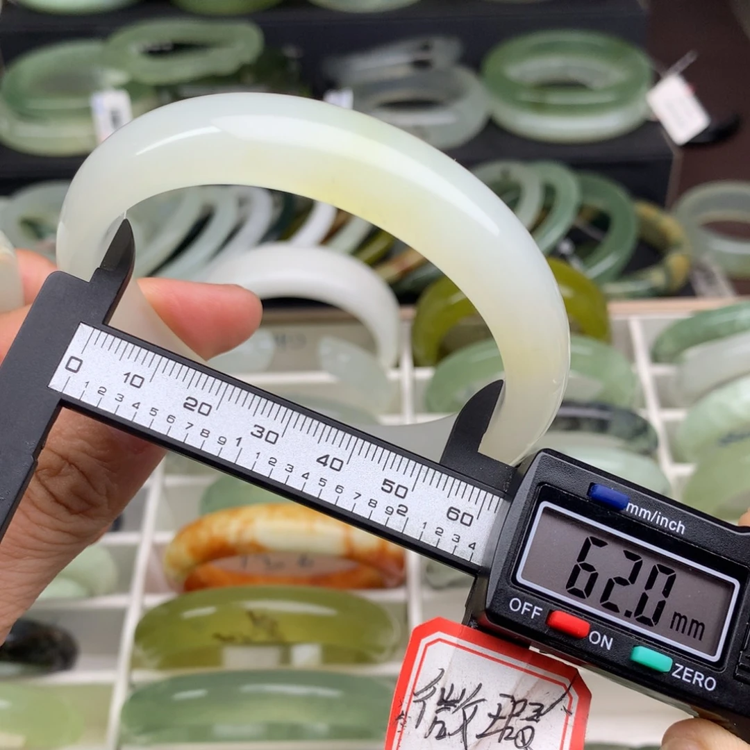 蛇纹石玉未镶嵌手镯745