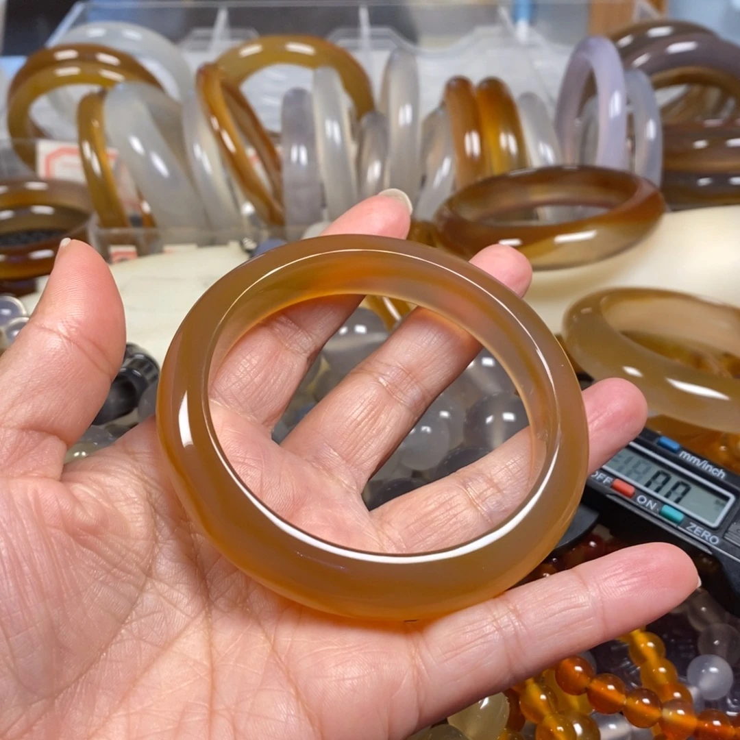 天***月玛瑙/玉髓未镶嵌玛瑙手镯