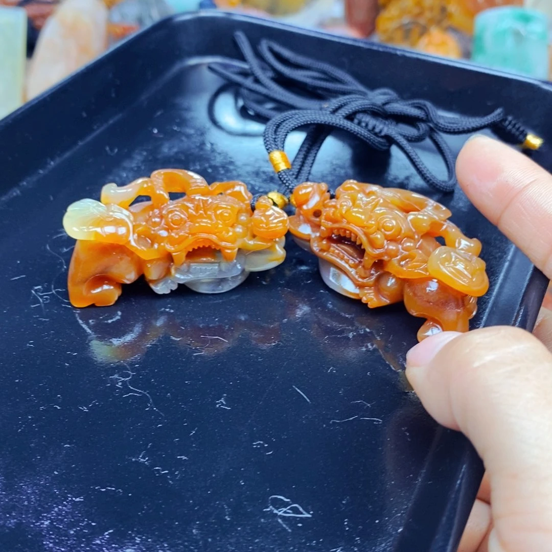 石英质玉（黄龙玉）未镶嵌颈饰