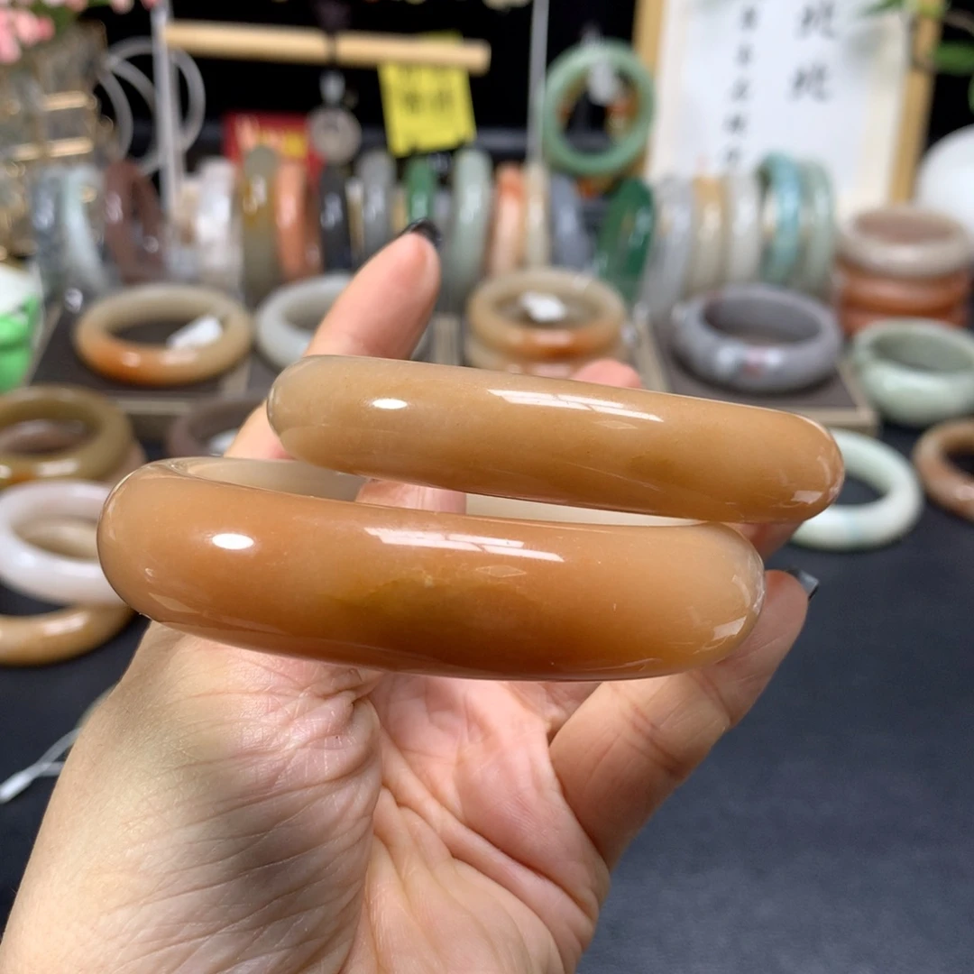 石英质玉手镯未镶嵌些**间