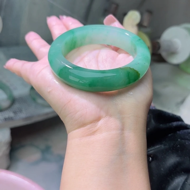 平***凡未镶嵌手镯石英质玉（非洲翠）定制