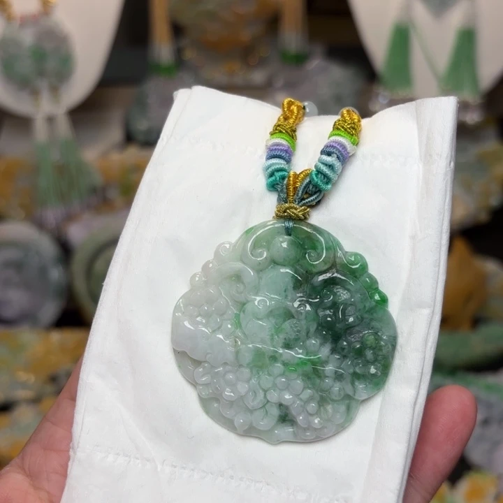 翡翠未镶嵌颈饰吊坠