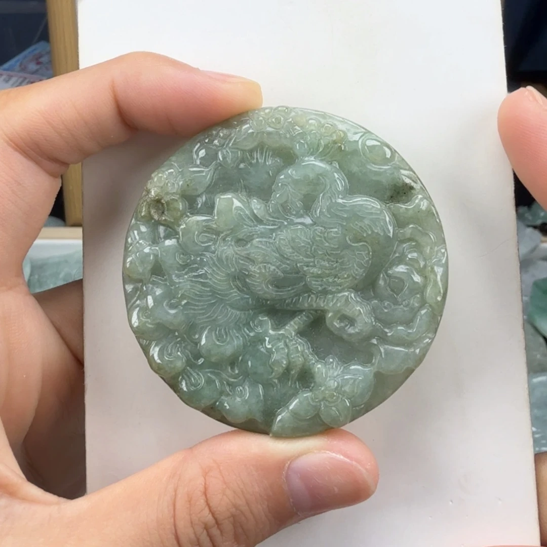 翡翠挂件未镶嵌翡翠