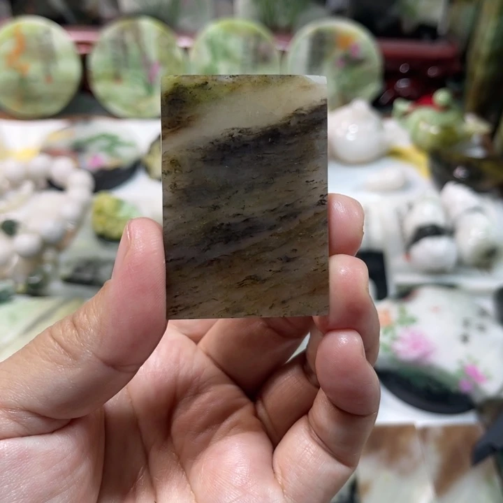 独山玉未镶嵌颈饰