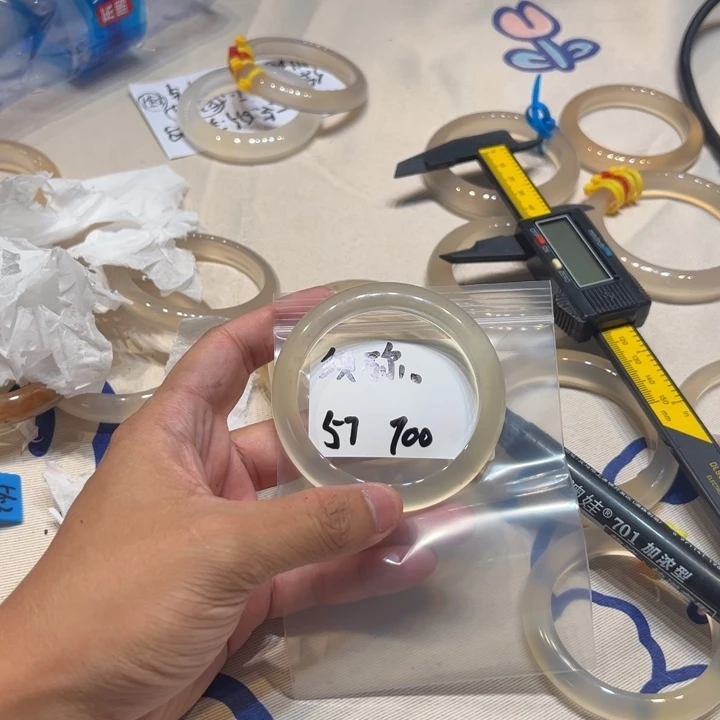 须***。玛瑙/玉髓未镶嵌手镯7单发一根