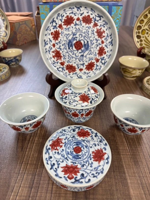景德镇釉里红缠枝莲陶瓷五件套