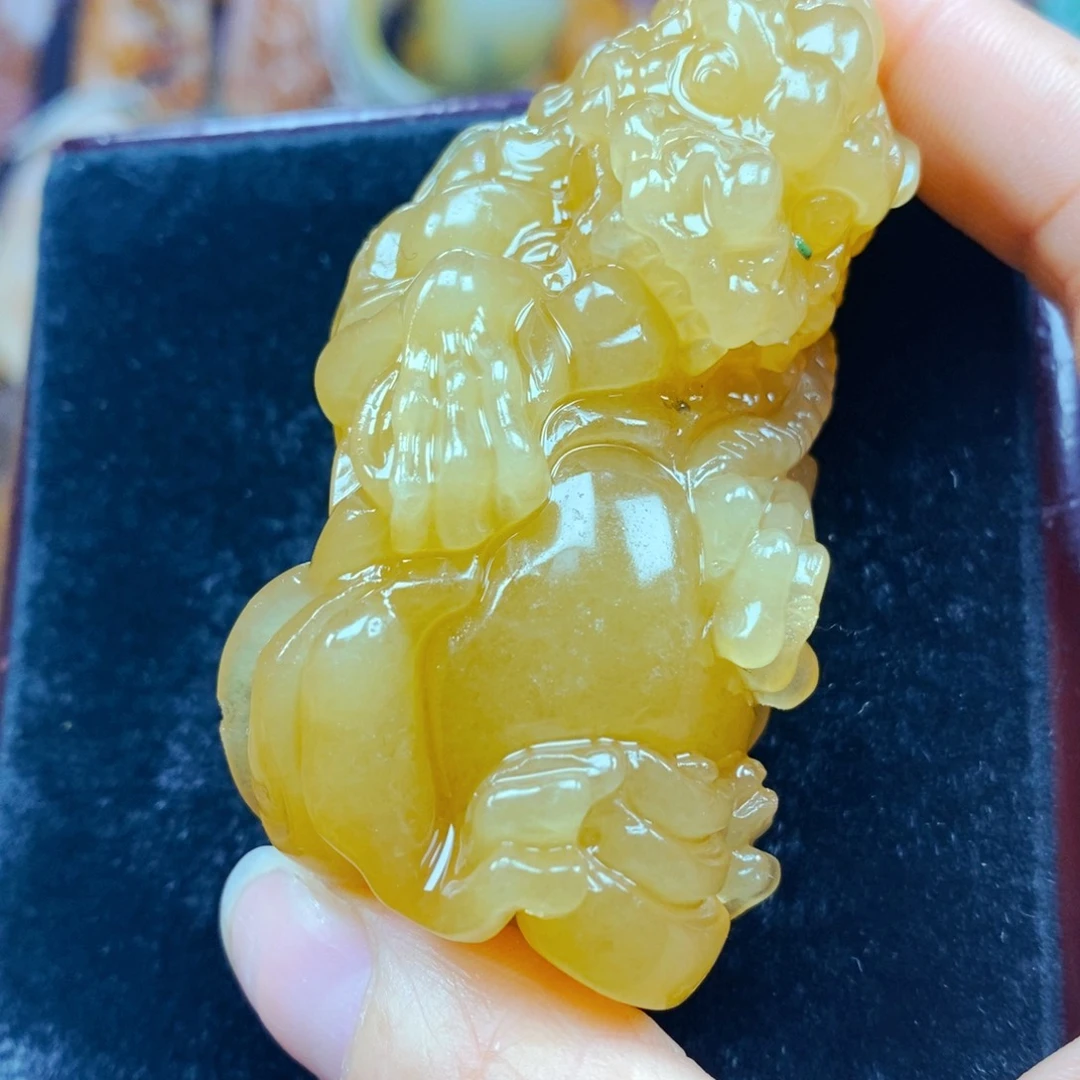 石英质玉（黄龙玉）未镶嵌颈饰