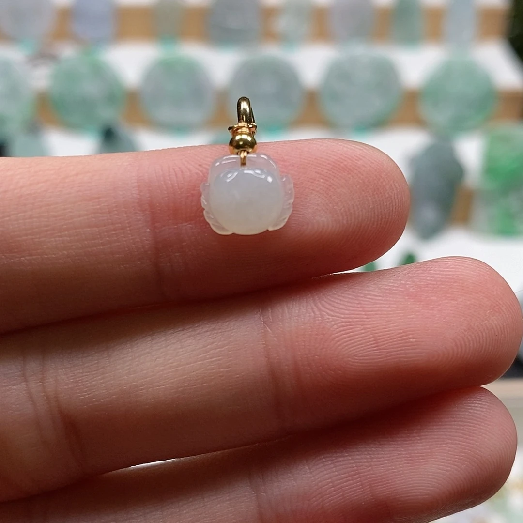 翡翠颈饰未镶嵌螃蟹