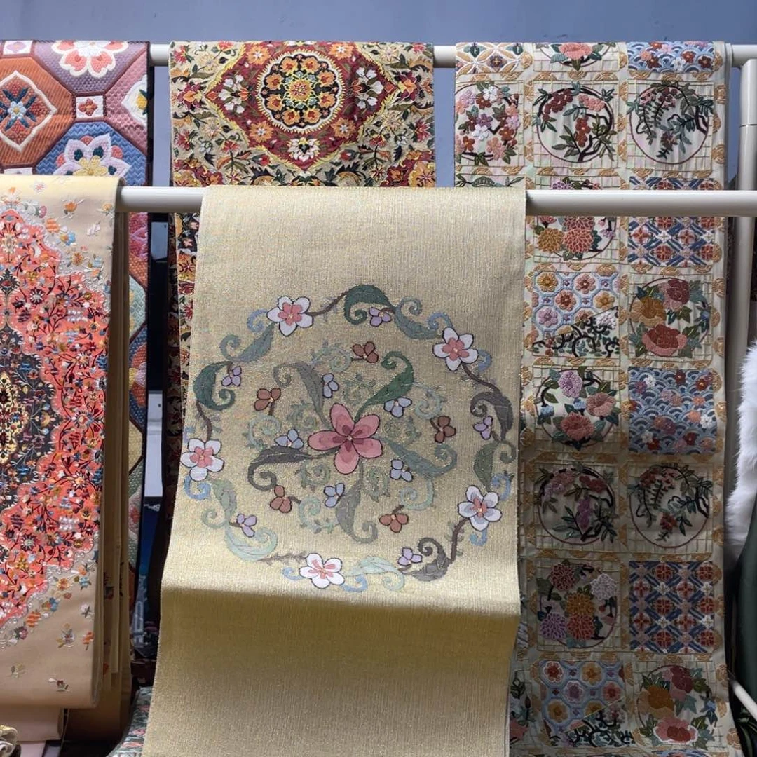 织绣稀底缂丝全新